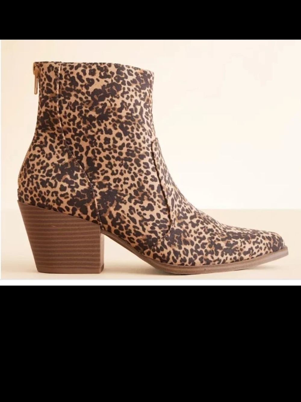 Buckle Women's Leopard Print Ankle Boots size 6.5